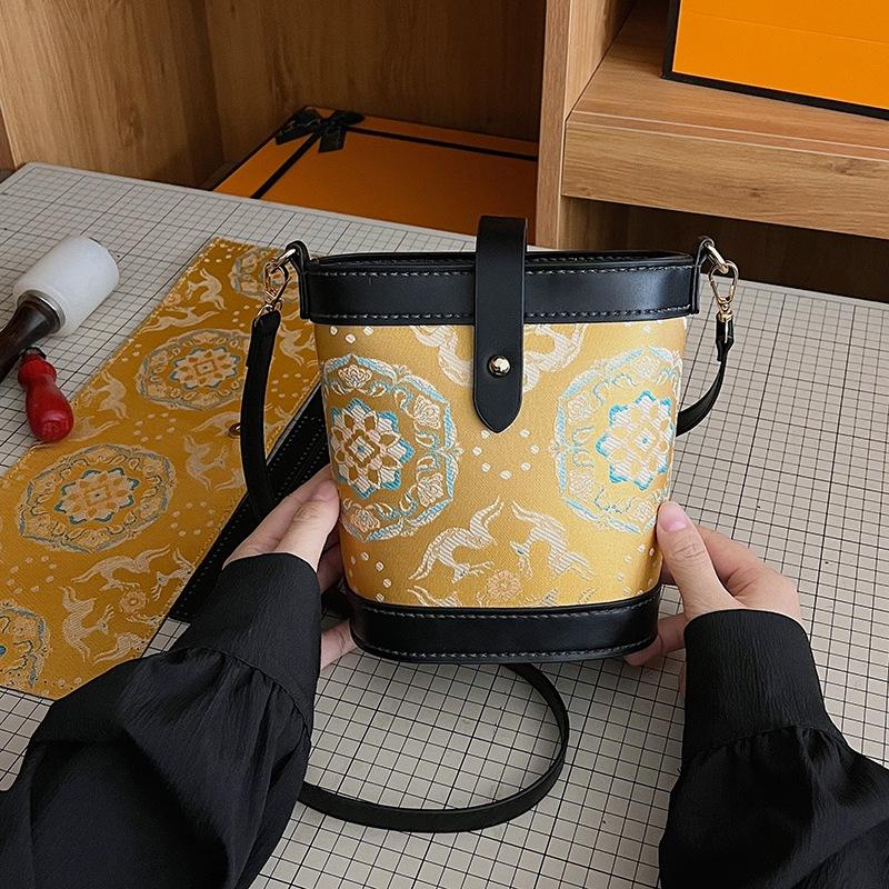 DIY Knitted Bag - Pink Vintage - Leatherwork Patterns recension och pris