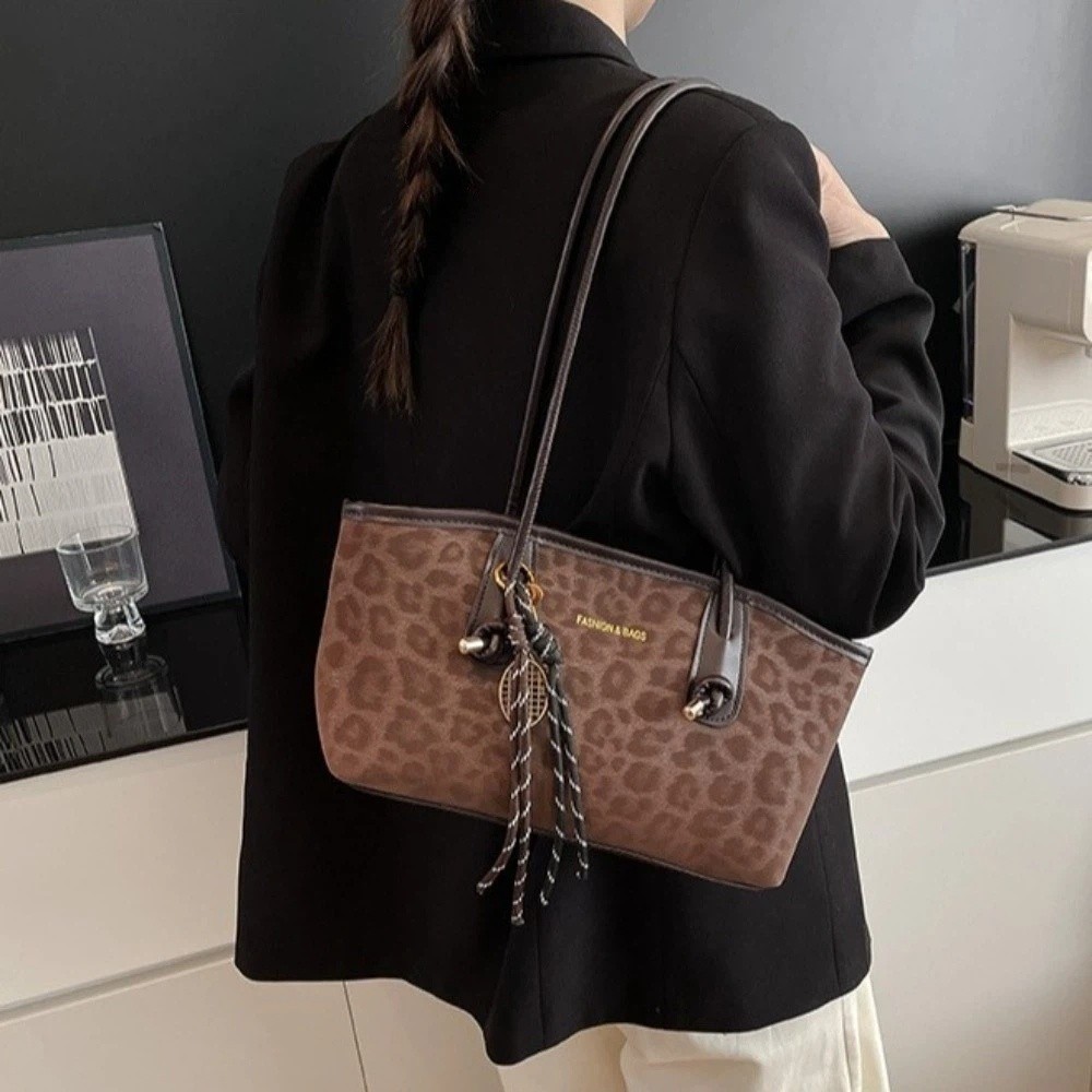 Unique Retro Leopard Print Und - Unique Leather Work recension och pris