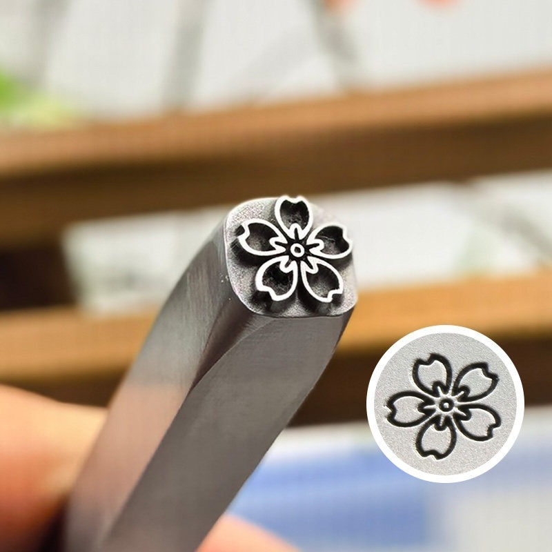 5/7mm Flower Pattern Metal Sta - Leatherwork Accessories recension och pris